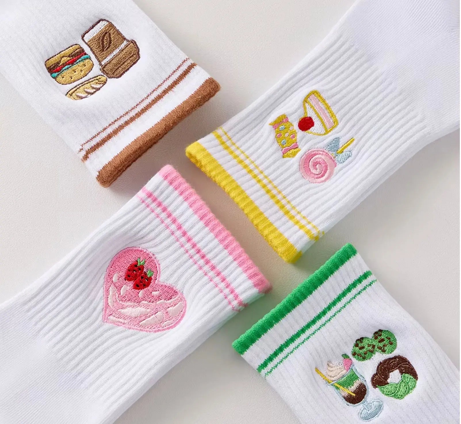 Chaussettes de Yoga mi-mollet antidérapantes à motifs brodés. Belle Amplitude